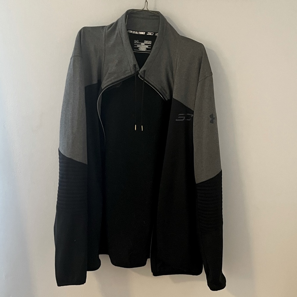 Mens Under Armour grey and black light jacket